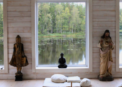 Meditationssal ved sø
